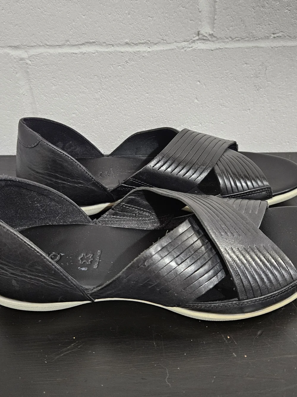 ECCO Black Leather Cross Strap Sandals Women's Comfort Slide Closed Heel Size 12